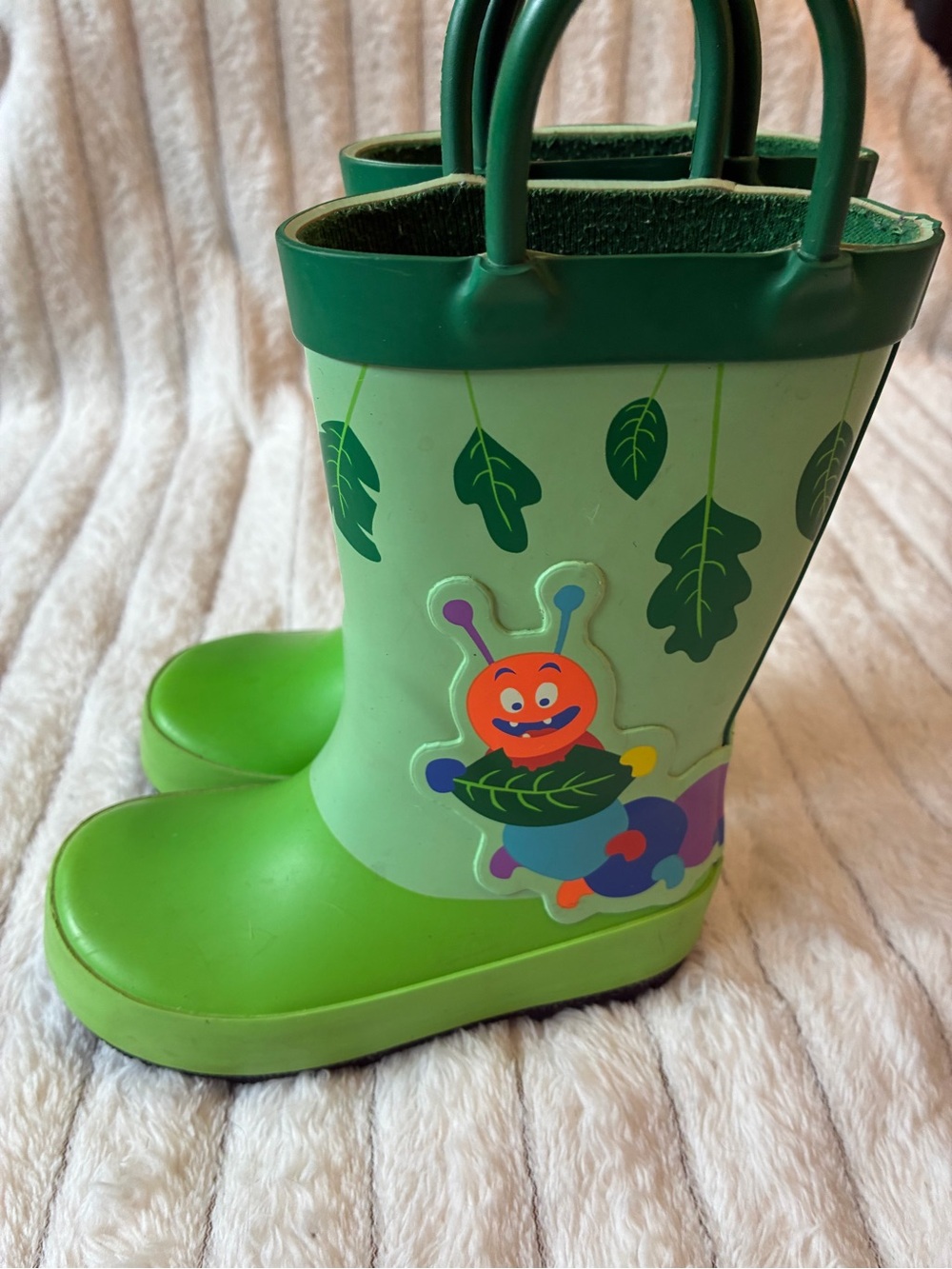 🌿🐛 Cat & Jack Caterpillar Rain Boots – Size 6 🐛🌿 - Picture 6 of 7